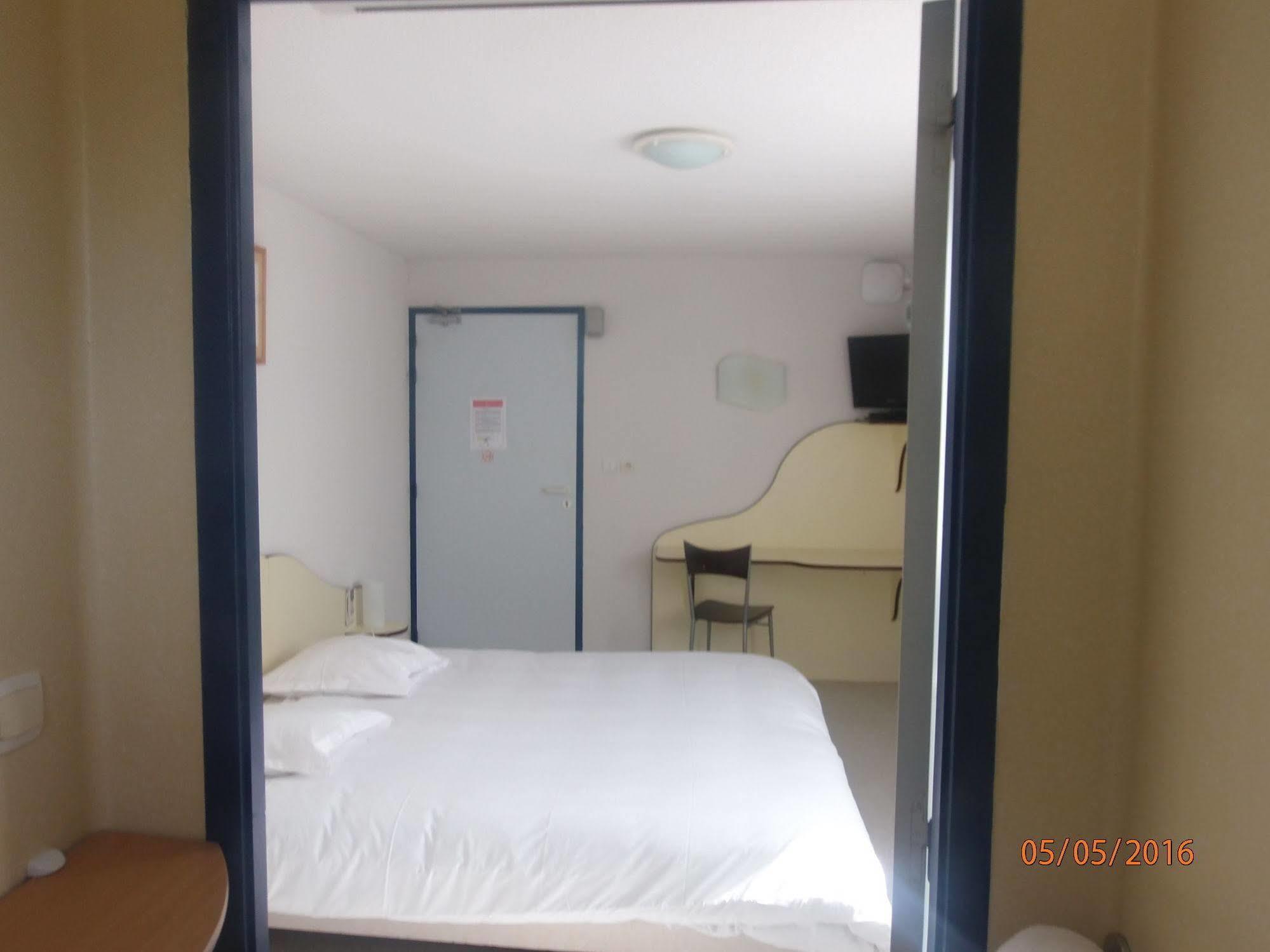 Hotel Le Saint Pierre Moncoutant Zewnętrze zdjęcie
