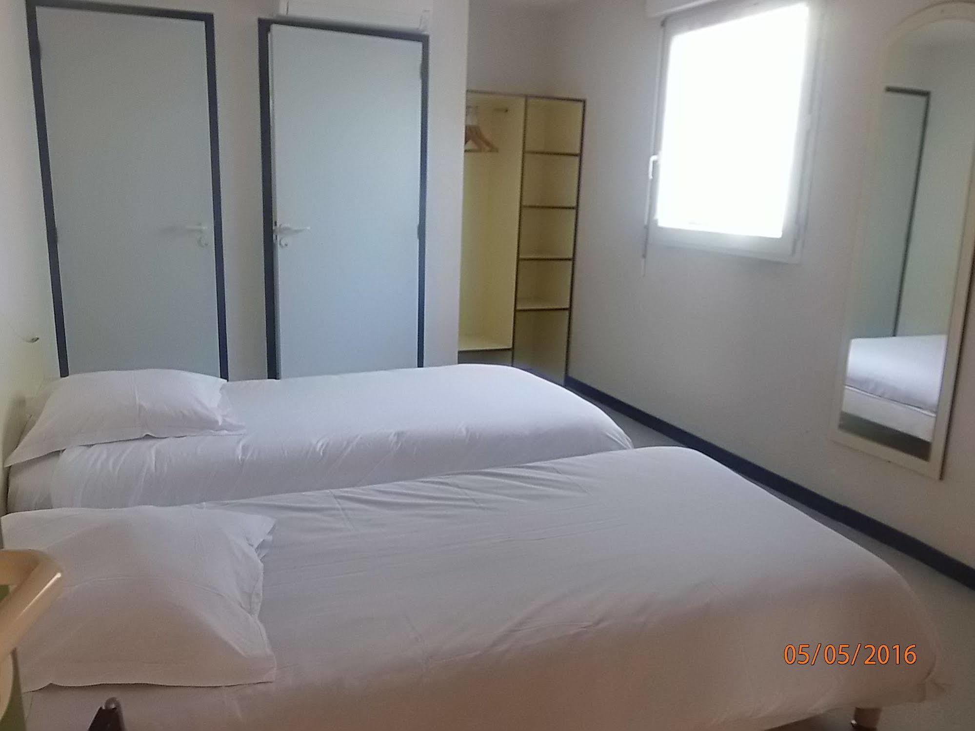 Hotel Le Saint Pierre Moncoutant Zewnętrze zdjęcie