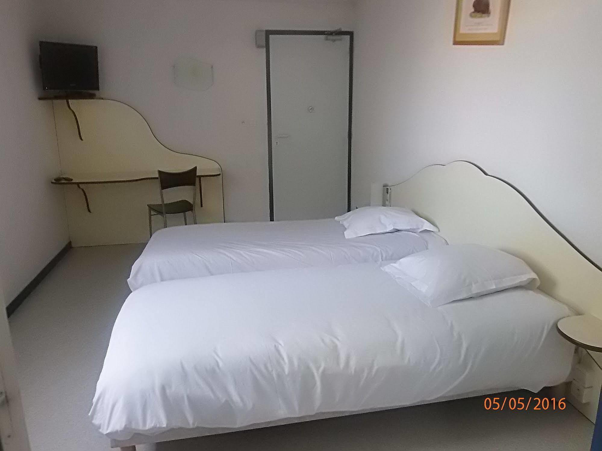 Hotel Le Saint Pierre Moncoutant Zewnętrze zdjęcie