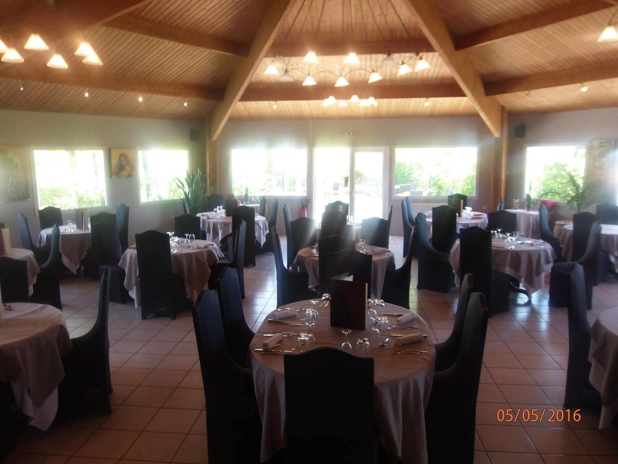 Hotel Le Saint Pierre Moncoutant Zewnętrze zdjęcie